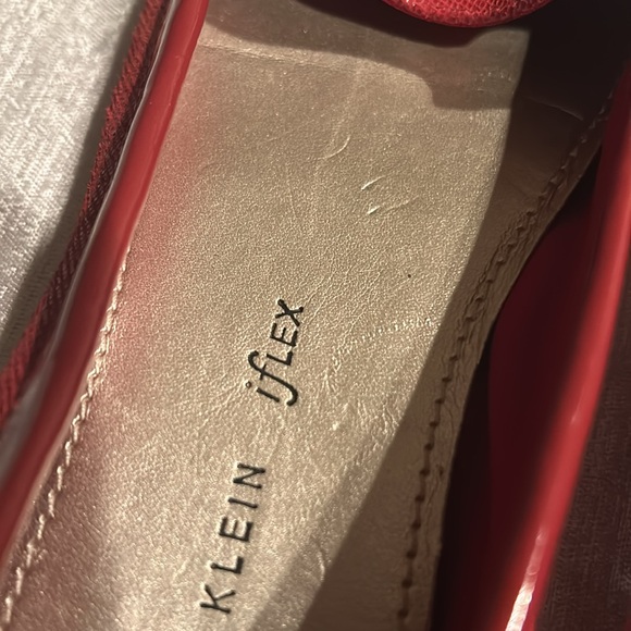 Anne Klein Women’s Red 2000s Styled Flats w/ Y2K Buckle and Bright red Sz 7.5 - Picture 8 of 13